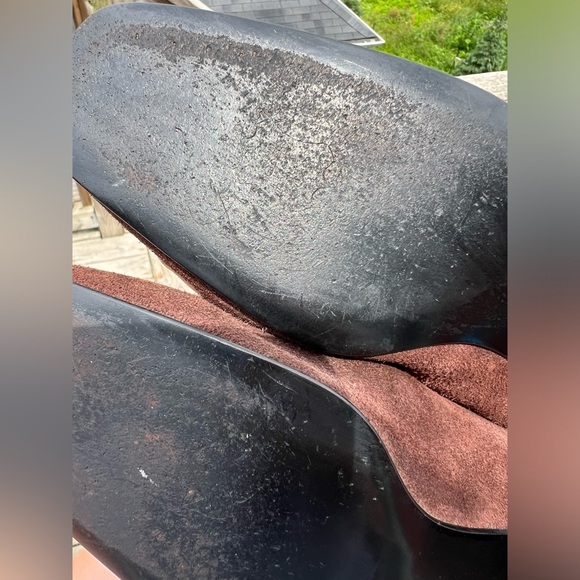 Bally Brown Suede With Gold Buckel Loafers
Size 7 - Picture 4 of 10